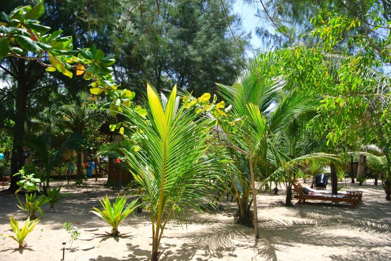 Water Music Arugam Bay Exterior photo